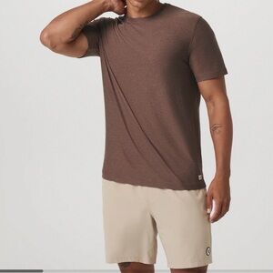 Vuori men’s strato Tee in sable